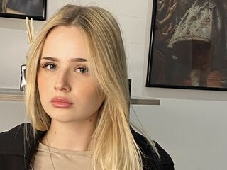 beautiful webcam girl MarnieRhyner