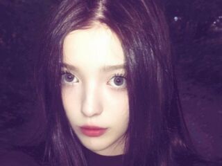 webcamgirl chatroom MaryGuire