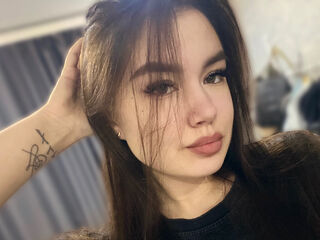 masturbating camgirl MaudCornett