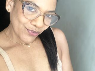camgirl spreading pussy MelissaBlue