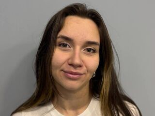 girl showing tits MelodySol