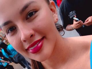 naked camgirl masturbating with vibrator MiaRosele