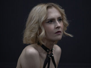 camgirl fingering pussy MilaVeyra