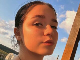 nude web cam MilanaStrain
