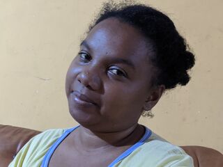 camgirl picture MomoRazafy