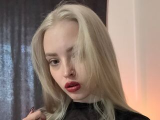 camgirl masturbating with sex toy MunaLoon