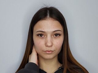 camslut spreading pussy MyriamSandella