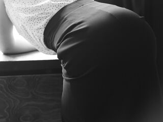 girl fingering bald pussy NadiaBlanc