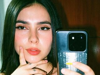 cam girl playing with dildo RavenSthar