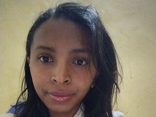 cam girl masturbating with sextoy RinahBrooks