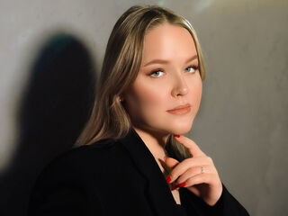 naughty camgirl fingering shaved pussy SallySavage