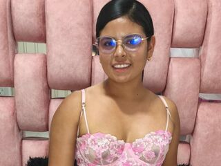 naked camgirl photo SalomeHarman
