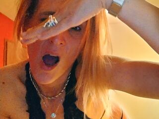 chatrubate cam girl picture SandraLive