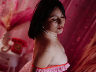 naked camgirl masturbating with dildo SaraGuzmann