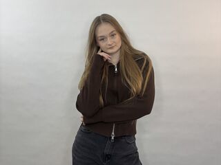 naughty cam girl masturbating SigneKeatley