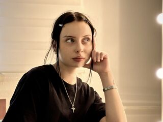 topless camgirl SilviaTieken