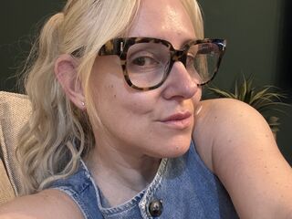 naughty cam girl fingering pussy SophiaHillUk