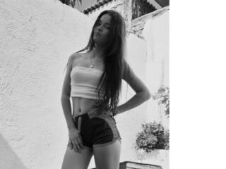camgirl playing with dildo SophyaReyes