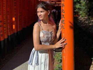 girl webcam ThuAllin