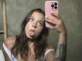 camgirl spreading pussy TomikaLuczki