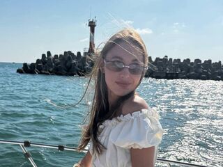 beautiful webcamgirl YaekoBrowers