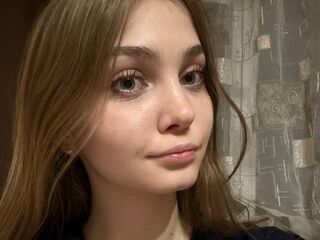 camslut fingering shaved pussy YiBisher